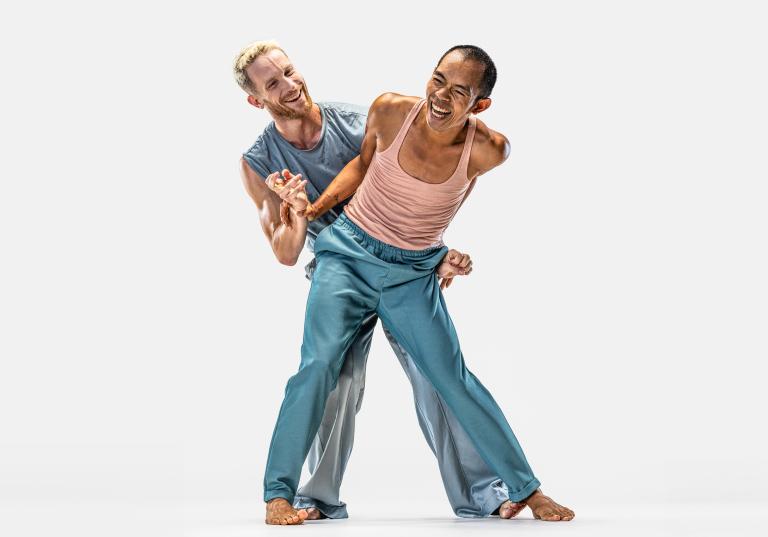 Bild på dansarna Jure Gostinčar och Michael Marquez.