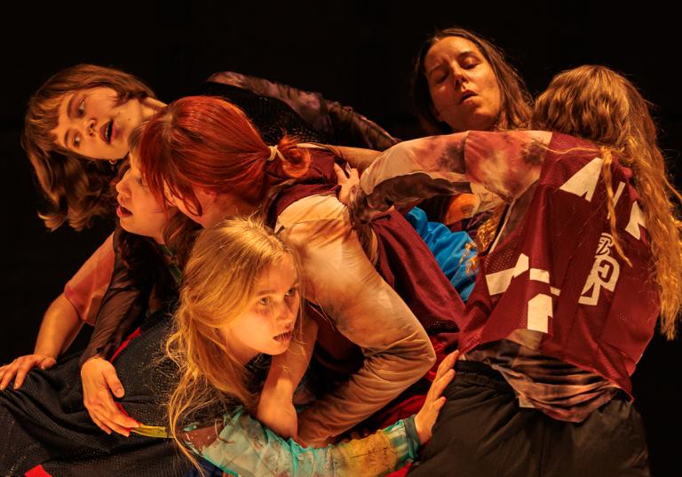 Ur TADaCs dansföreställning The last Rite of Spring.