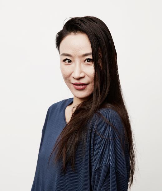 Porträttbild på dansaren Jing Yi Wang.